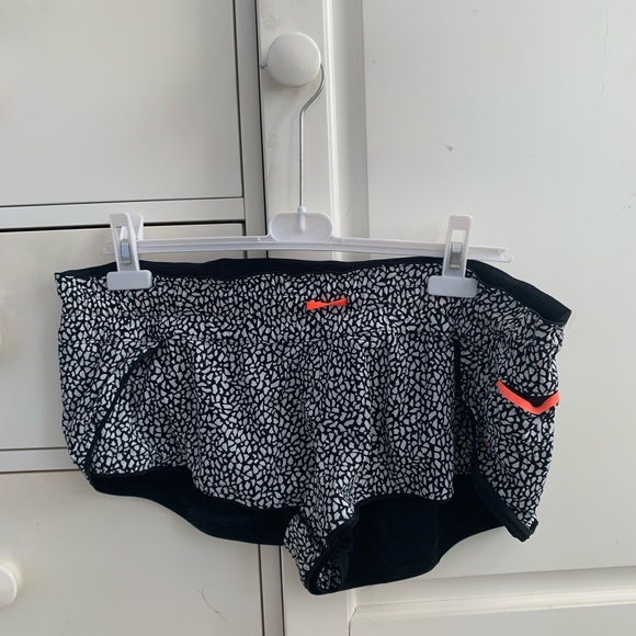 Lululemon pool shorts - Picture 2 of 2